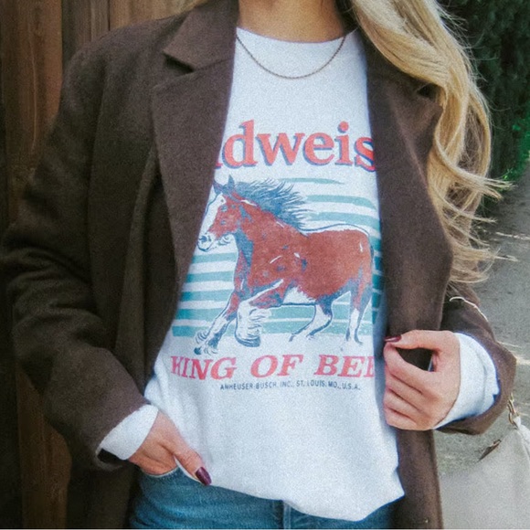 NEW Junk Food Clothing Budweiser Clydesdale Graphic Sweatshirt - Picture 1 of 8